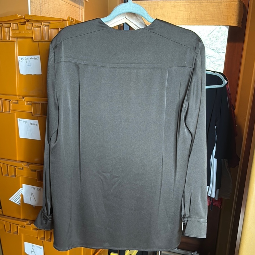 Vince Silk Blend V-Neck Blouse Capers Brown Long Sleeve Minimalist Top Sz Medium - Picture 12 of 12